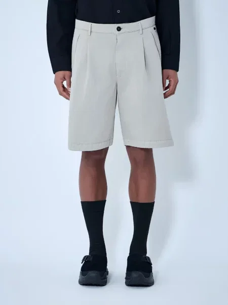 Pantaloni scurți Moos Studio plisate