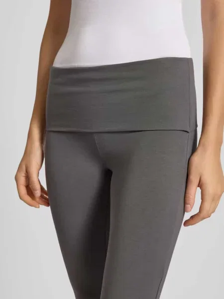 Legginsy o rozkloszowanym kroju z elastycznym pasem Review