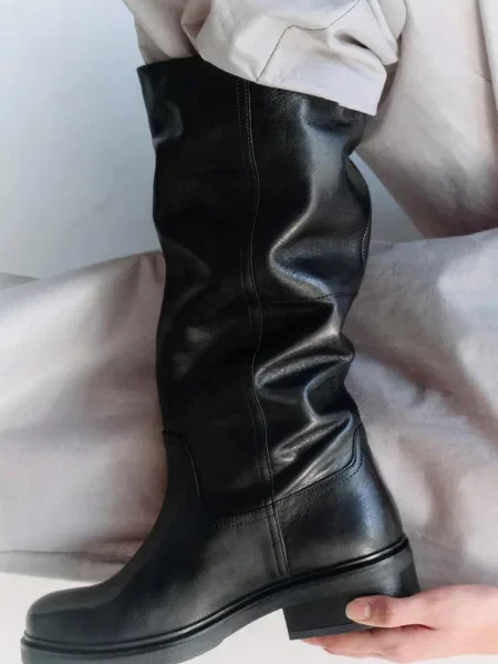 Vagabond Shoemakers ботуши под коляното дамски от кожа KARLIE черно