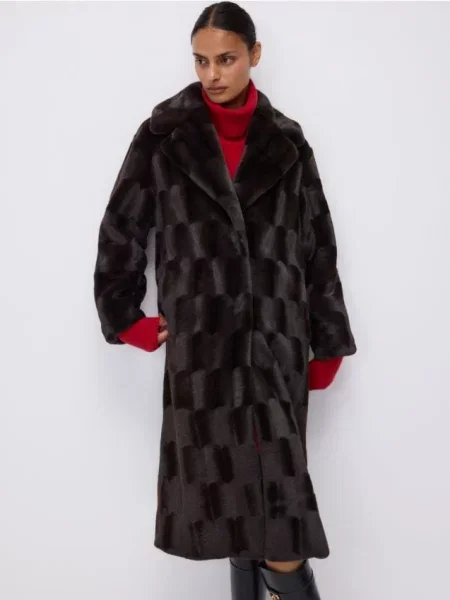 Reserved Пальто зі штучного хутра темно коричневий