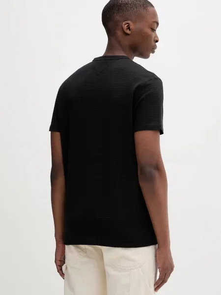 Krój regular fit t-shirt z mieszanki bawełny Tommy Jeans czarny