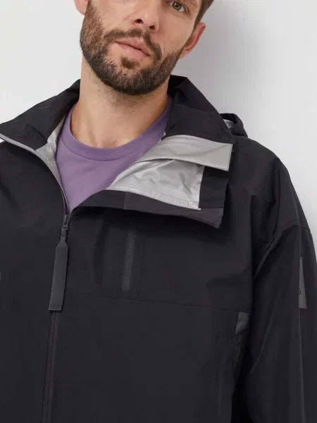 Яке adidas преходен модел с уголемена кройка черно