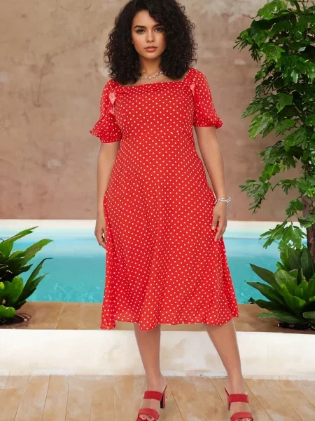 Rochie Trendyol cu buline roz