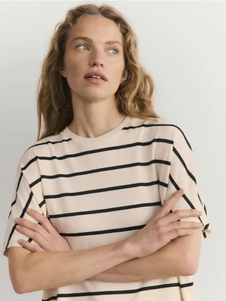 Reserved Tricou oversized cu adaos de modal alta