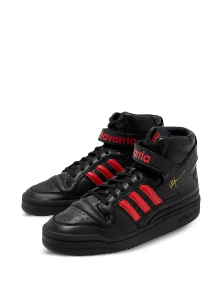 Șapcă Adidas cu dungi cu broderie de catifea alb