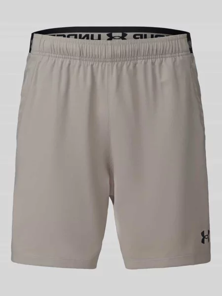 Szorty sportowe o kroju regular fit z nadrukiem z logo Under Armour beżowe