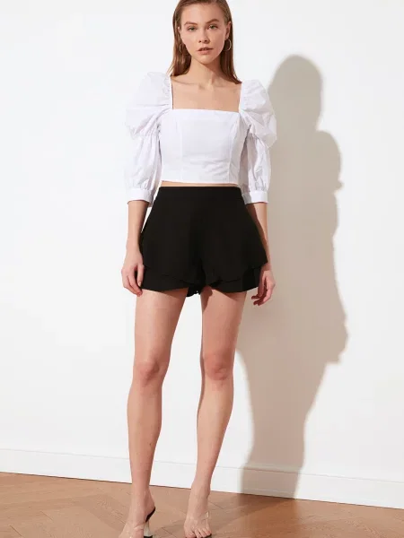 Pantaloni scurti tip fusta Trendyol negru