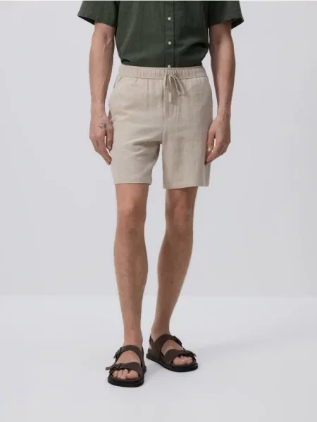 Reserved Pantaloni scurți regular cu adaos de in bej