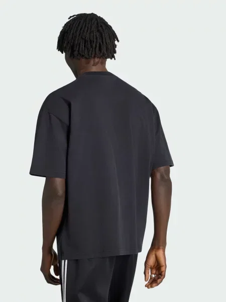 Футболка adidas Graphics чорний