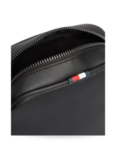 Crossbody torba Tommy Hilfiger s autogramom crna