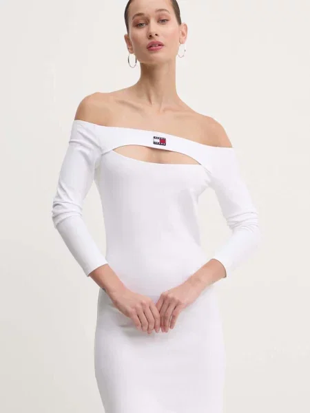 Рокля Tommy Jeans къса с кройка по тялото бяло