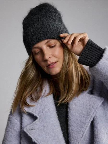 Reserved Čiapka beanie s prímesou alpaky tmavosivá