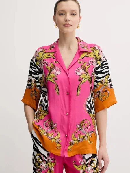 Košulja Versace Jeans Couture za žene relaxed s klasičnim ovratnikom ružičasta