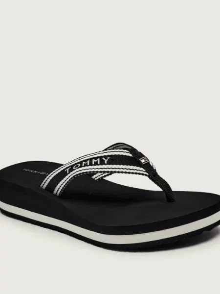 Pántos papucs Tommy Hilfiger nyomtatás fekete