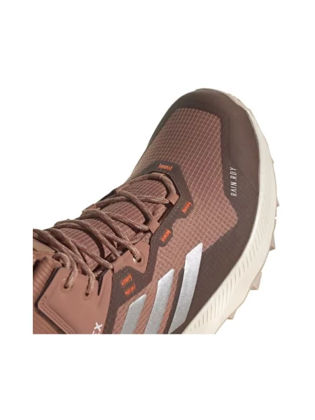 Pantofi Adidas de drumeție bej