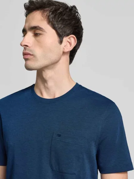 T-shirt z okrągłym dekoltem i Brustaszą Christian Berg Men granatowa