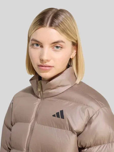 Kurtka pikowana o kroju regular fit z nadrukiem z logo Adidas Sportswear