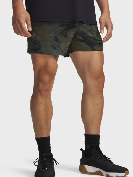 Камуфляжные короткие спортивные шорты Under Armour зеленые