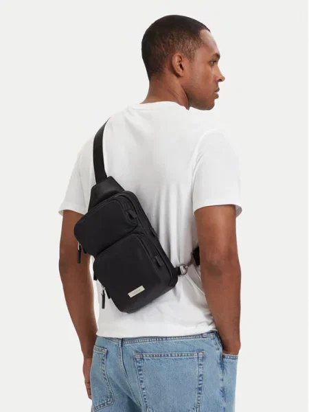 Calvin Klein Taška cez rameno čierna