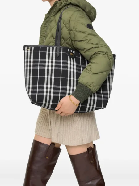 Geantă Burberry în carouri negru