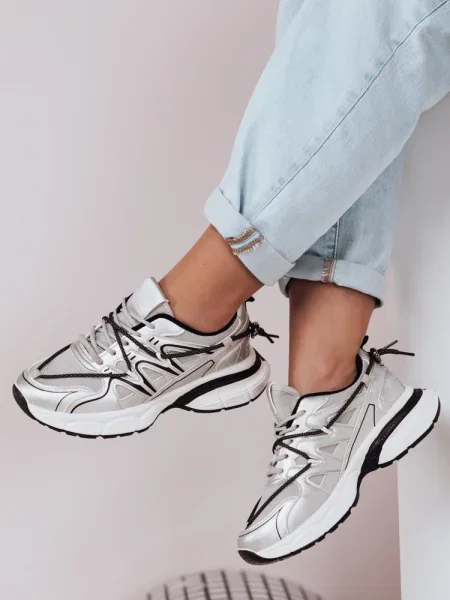 Sportowe sneakersy na płaskiej podeszwie LUXORUNS srebrne Dstreet