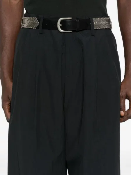 Pantaloni Erl plisate negru