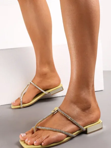 Șlapi cu talpă joasă și zirconii Kalana verzi