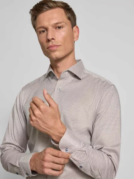 Koszula biznesowa o kroju slim fit z kołnierzykiem typu kent model ‘Savio’ Olymp Signature beżowa