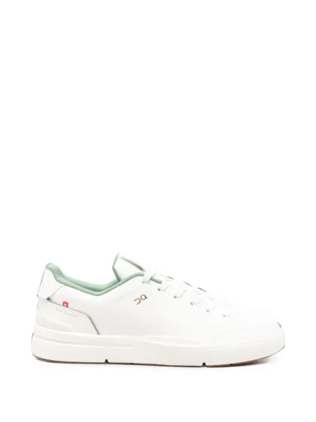 Sneakerși On alb