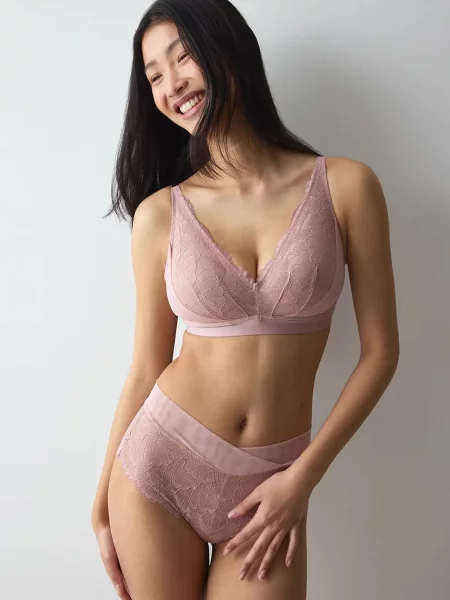 Triumph braletka krajková růžová