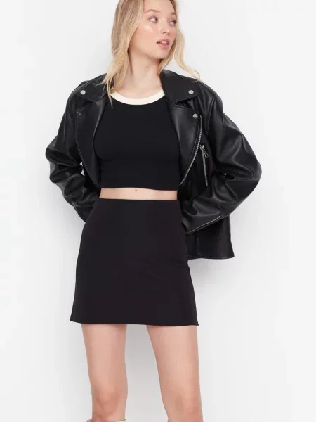 Spódnica mini Trendyol w kształcie litery A czarna