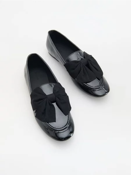 Reserved Mocasini cu fundă negru