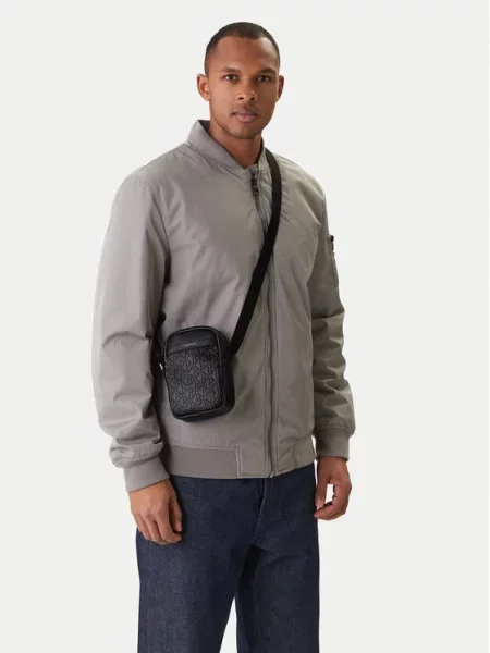 Calvin Klein Ľadvinka Emblem Aop Emboss Slim Reporter čierna