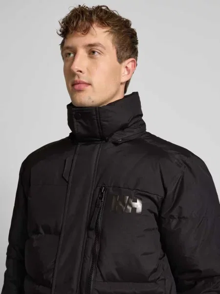 Kurtka pikowana z z patką model ‘TROMSOE’ Helly Hansen czarna