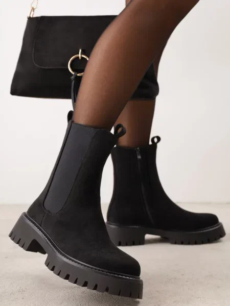 Botine chunky cu talpă joasă tip chelsea cu textură de căprioară pe talpă cu profil Niona negre