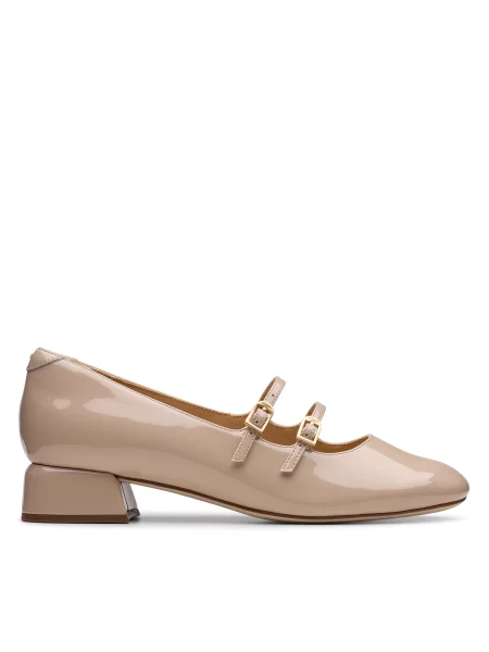 Κλειστά παπούτσια Clarks μπεζ