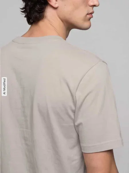 T-shirt o kroju regular fit z małym nadrukiem skarpety Adidas Sportswear beżowa