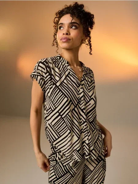 Сорочка з коротким рукавом і геометричним візерунком різнобарвний