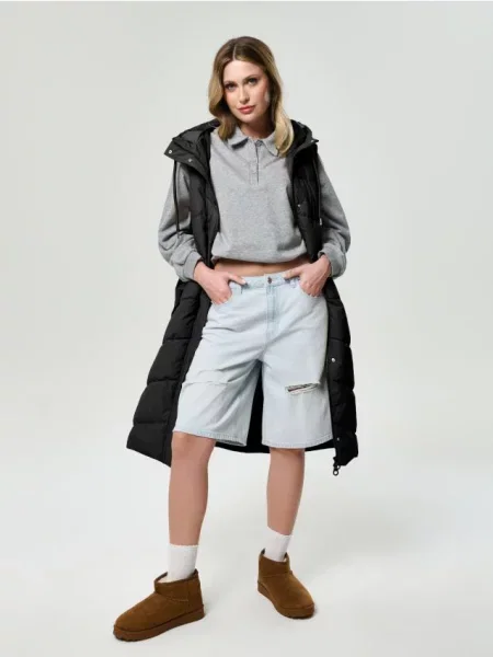 Стьобаний жилет із каптуром чорний