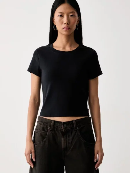 Levi's T-shirt damski z ESSENTIAL BABY czarna