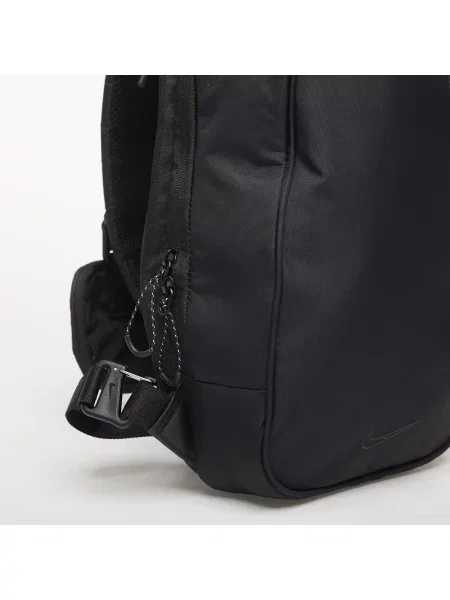 Taška Nike v městském stylu na jedno rameno černá