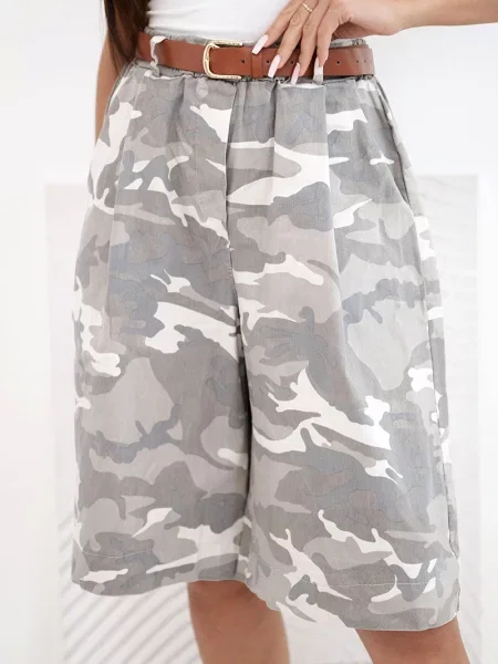Cu centură pantaloni scurți Kesi Włoski cu model camuflaj