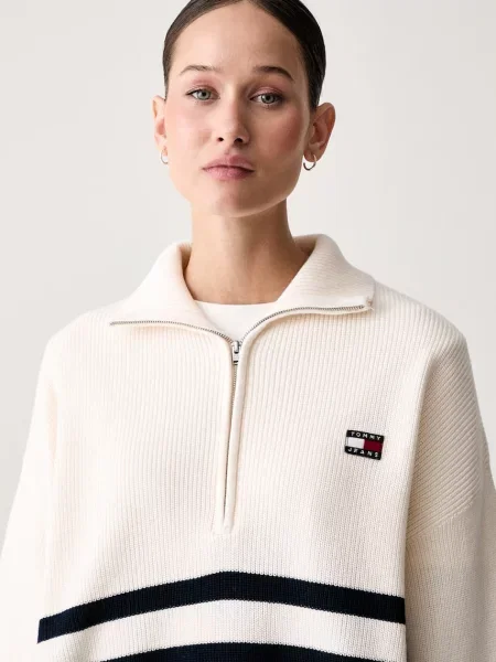 Tommy Jeans пуловер дамски от бежово