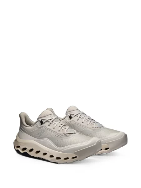 Sneakerși On
