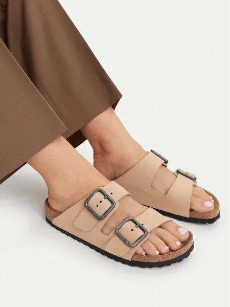 Σκαρπινια Birkenstock με αγκράφα μπεζ