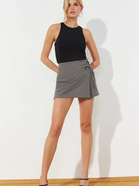 Pantaloni scurti tip fusta Trendyol gri