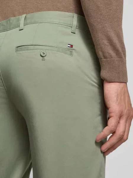 Spodnie chinosy z prostymi nogawkami z mieszanka bawełny model DENTON' Tommy Hilfiger zielone
