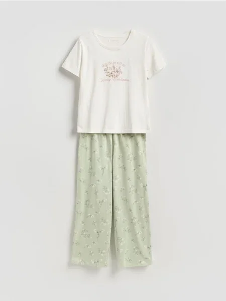 Reserved Pijama din două piese din verde-pal verde