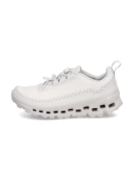 Tenisky On šedé