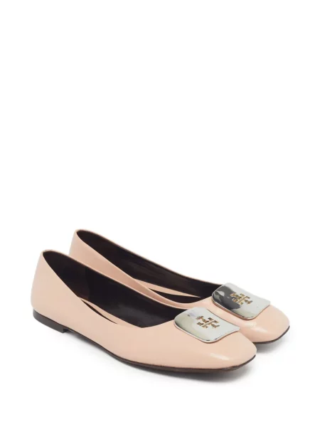 Balerina Tory Burch autogrammal